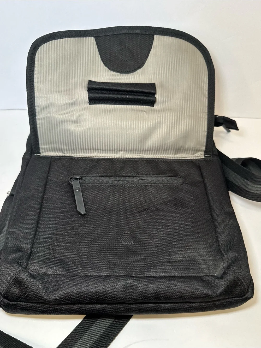 Sherpani Sadie Crossbody Bag in raven black